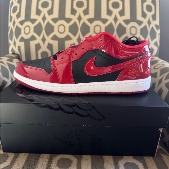 Nike Air Jordan 1 Low SE Low-Top Sneakers - Picture 2 of 4